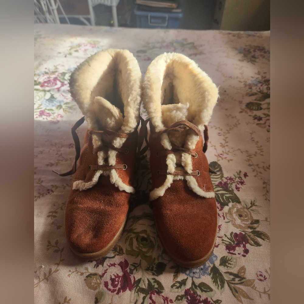 Cozy Brown Shearling-Lined Women's Booties Woodbridge